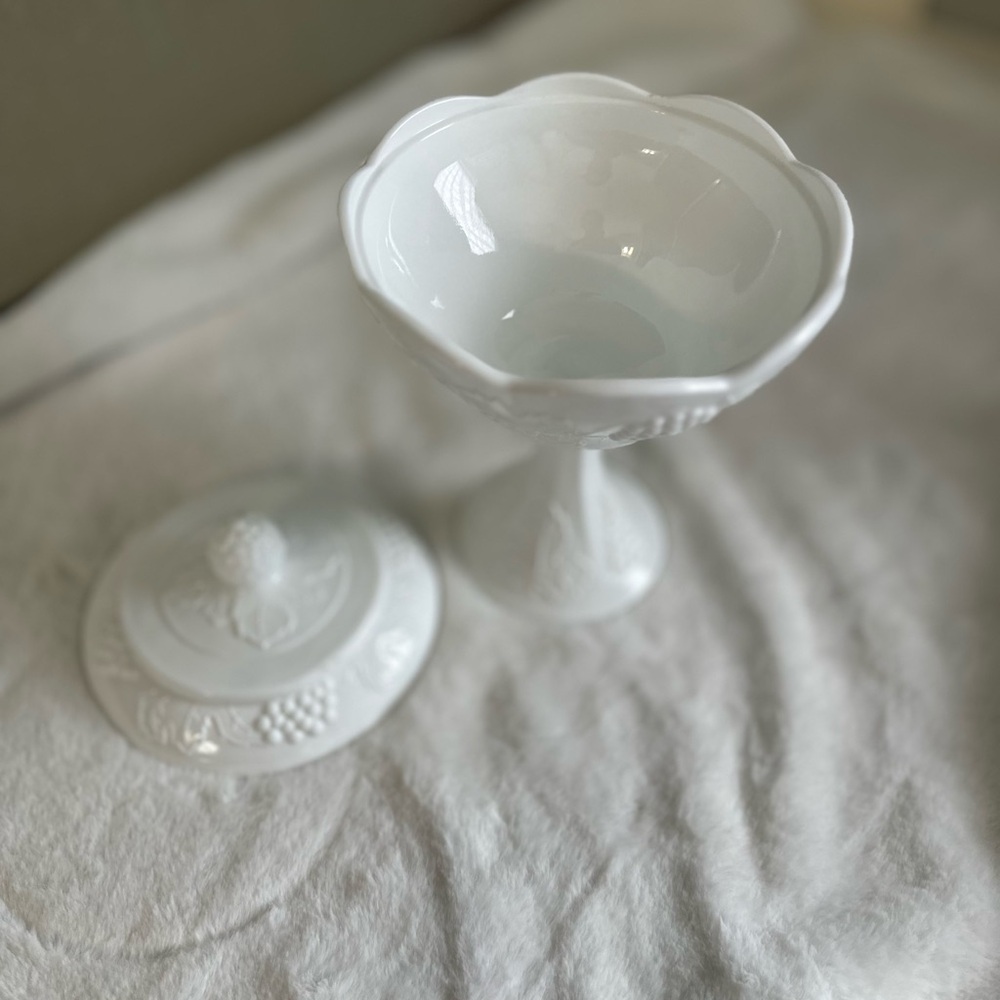 Vintage Milk Glass  candy dish - Picture 7 of 9